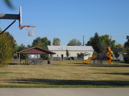 seibert park basketball hoop, picnic shelter, and playground