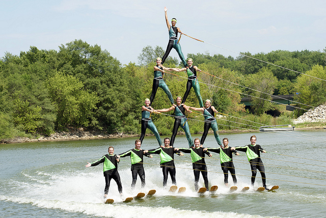 water skiers making pyramid