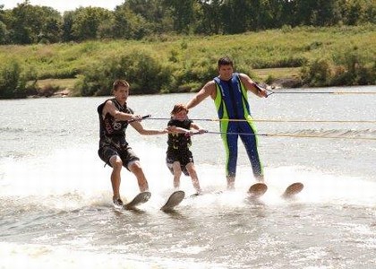 three water skiers